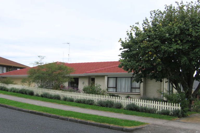 Photo of property in 39 Sunnyview Avenue, Shelly Park, Auckland, 2014