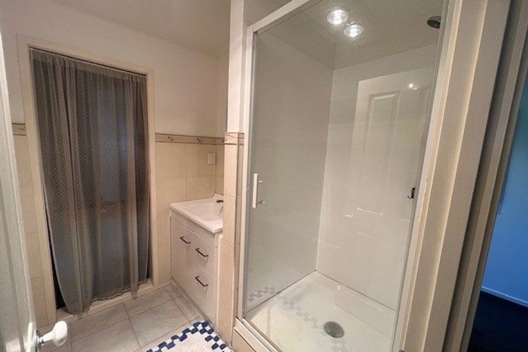 Photo of property in 32 Jillteresa Crescent, Half Moon Bay, Auckland, 2012