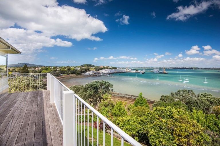 Photo of property in 31a Stanley Point Road, Stanley Point, Auckland, 0624