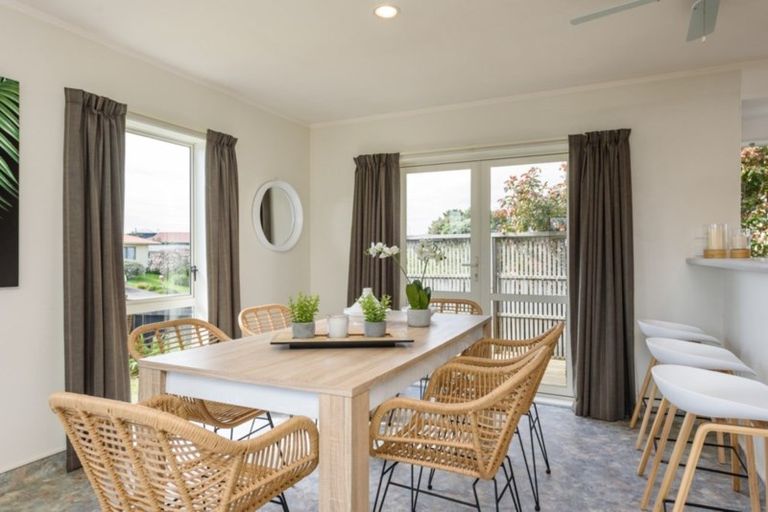 Photo of property in 32 Rutherford Drive, Waikanae Beach, Waikanae, 5036