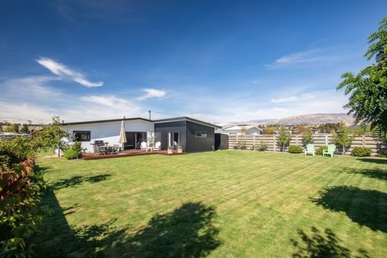 Photo of property in 20 Snowberry Street, Albert Town, Wanaka, 9305