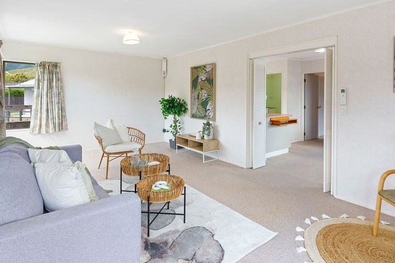 Photo of property in 15 Atarau Grove, Paraparaumu, 5032