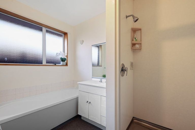 Photo of property in 2/5 Tuscany Place, Beckenham, Christchurch, 8023