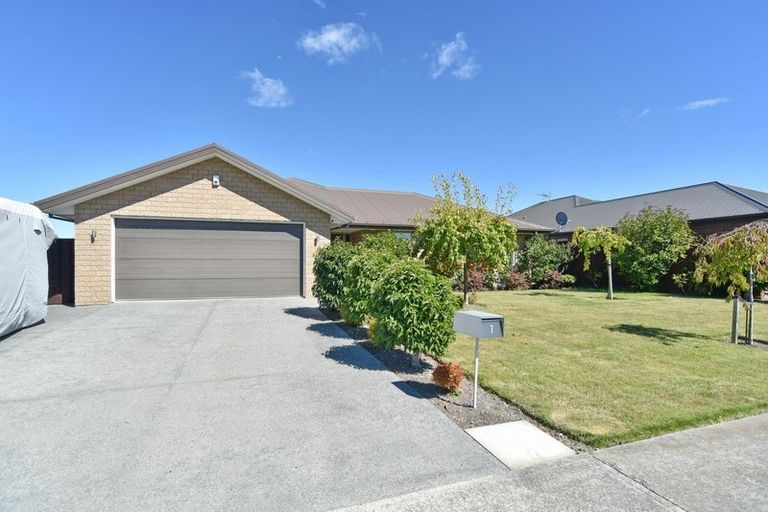 Photo of property in 7 Walnut Way, Rangiora, 7400