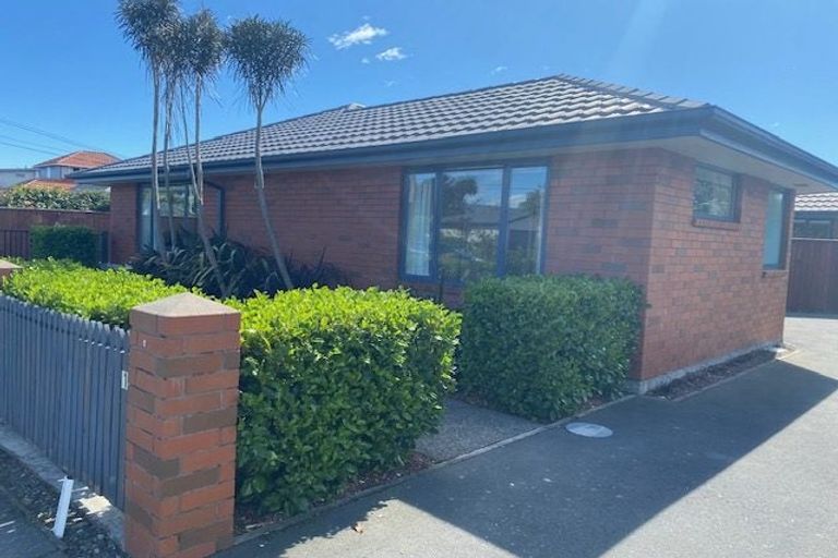 Photo of property in 1/126 Wilsons Road South, Saint Martins, Christchurch, 8022