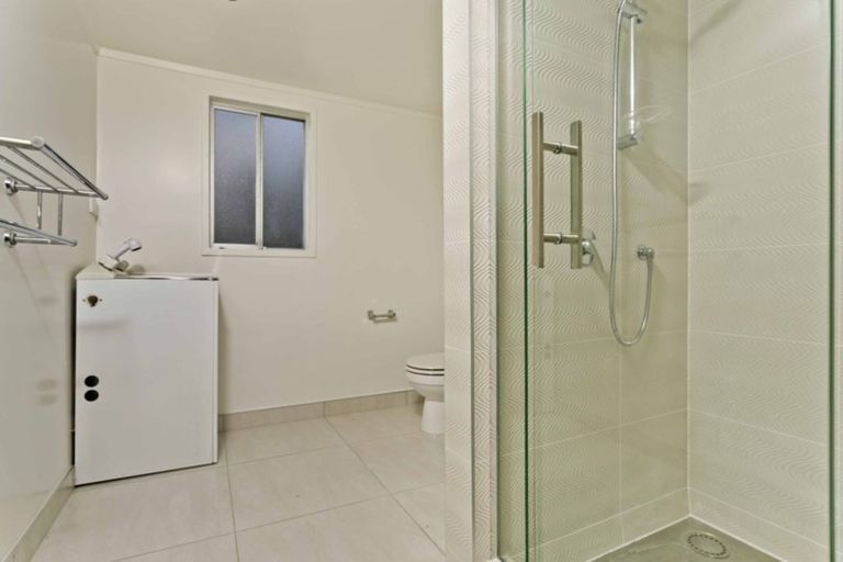 Photo of property in 1/115 Canongate Street, Birkdale, Auckland, 0626