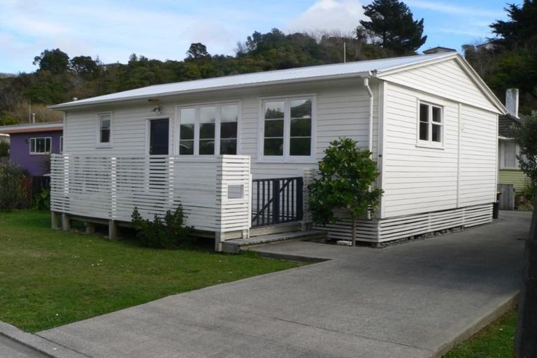 Photo of property in 2a Luckie Street, Tawa, Wellington, 5028