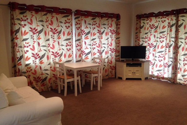 Photo of property in 1/2 Merwood Lane, Devonport, Auckland, 0624