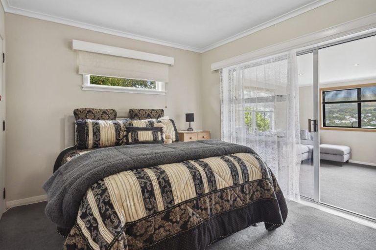 Photo of property in 12 Lane Crescent, Tawa, Wellington, 5028