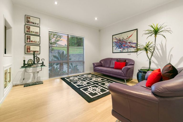 Photo of property in 7 Burgundy Park Avenue, Henderson, Auckland, 0612
