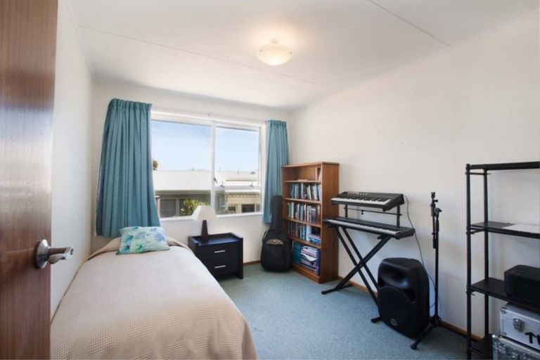 Photo of property in 6 Keith Hart Grove, Titahi Bay, Porirua, 5022