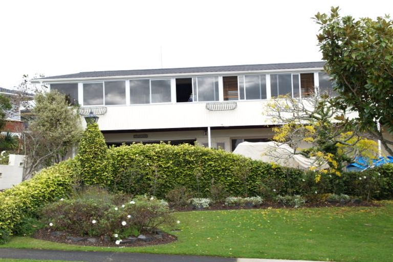 Photo of property in 10 Bert Wilson Place, Cockle Bay, Auckland, 2014