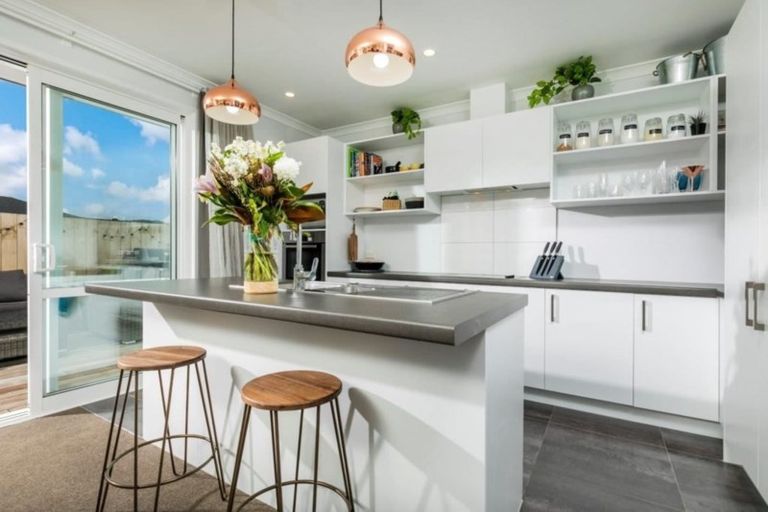 Photo of property in 5 Aporo Drive, Kumeu, 0810