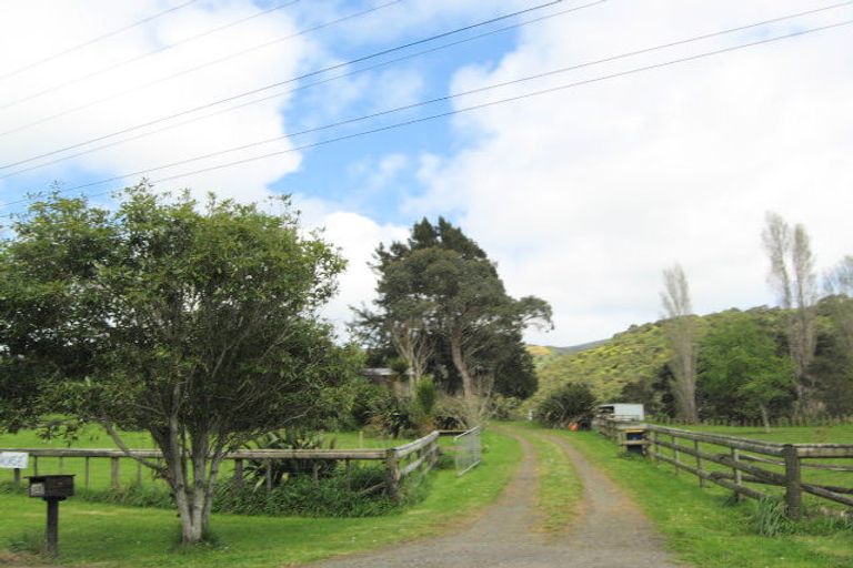 Photo of property in 108 Te Henga Road, Waitakere, Henderson, 0781