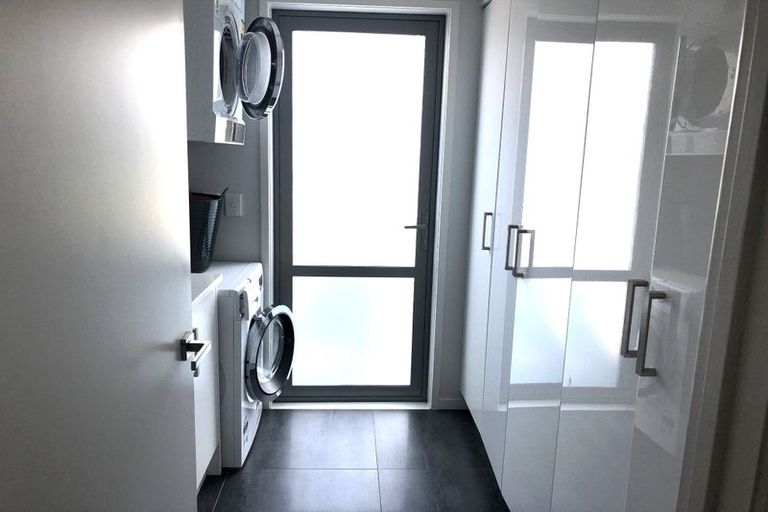 Photo of property in 560 Beach Road, Rothesay Bay, Auckland, 0630