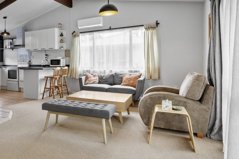 Photo of property in 2/180 Henderson Valley Road, Henderson, Auckland, 0612