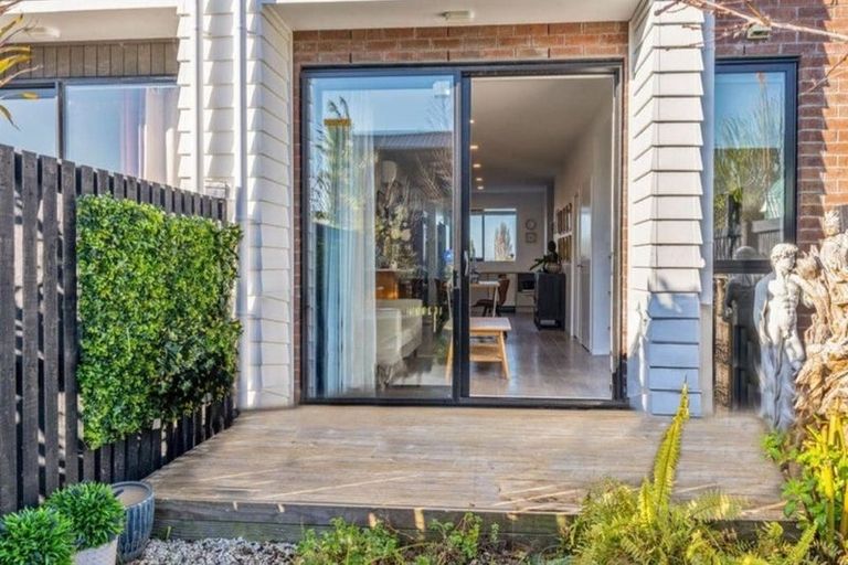 Photo of property in 61 Te Aparangi Road, Papakura, 2110