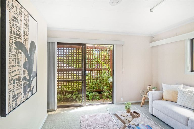 Photo of property in 121 Denise Crescent, Hornby, Christchurch, 8042