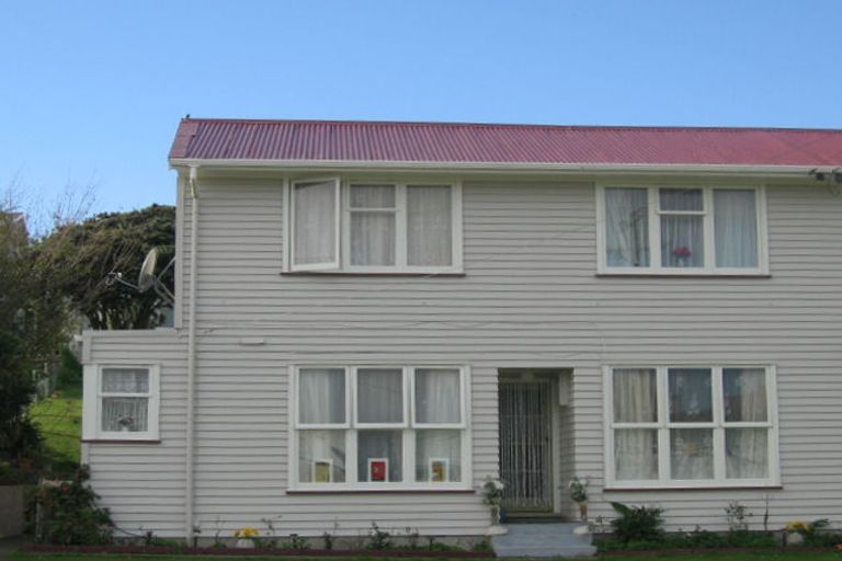 Photo of property in 11-13 Levant Street, Cannons Creek, Porirua, 5024