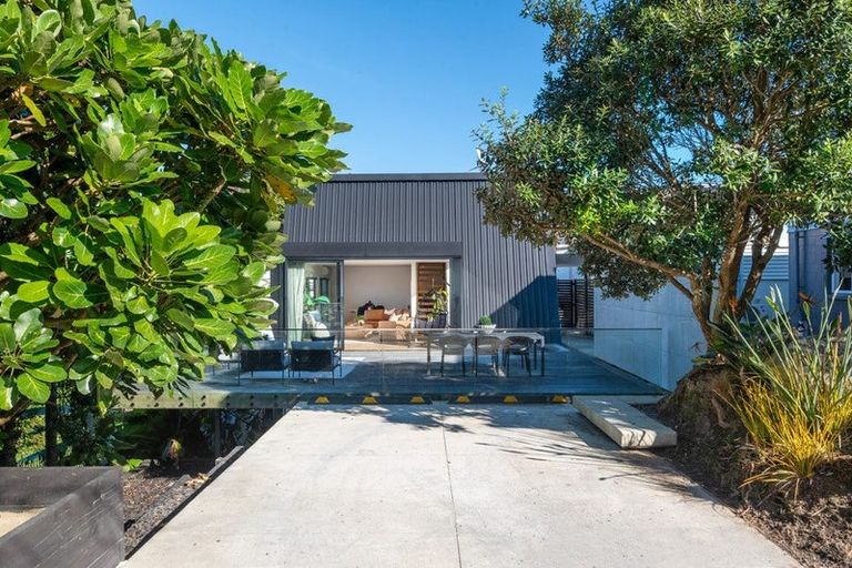 Photo of property in 2/42 Island Road, Beach Haven, Auckland, 0626