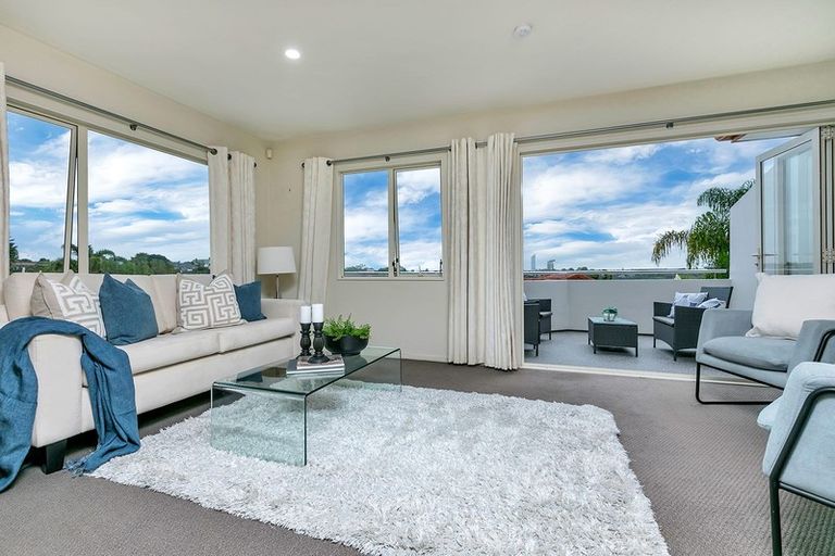 Photo of property in 3/48a Exmouth Road, Northcote, Auckland, 0627