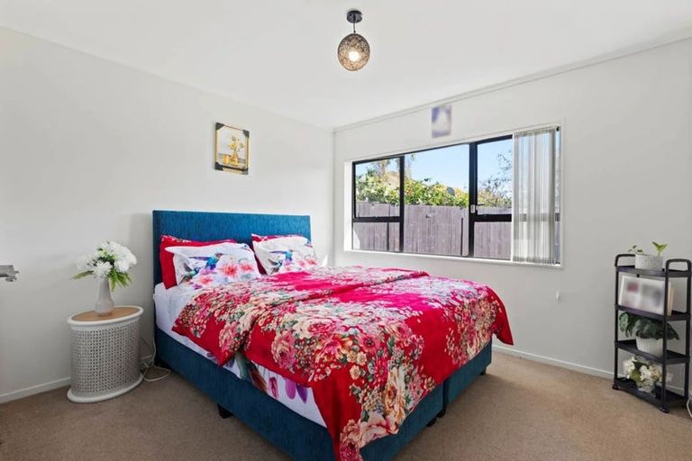 Photo of property in 2/30 Kindergarten Drive, Conifer Grove, Takanini, 2112