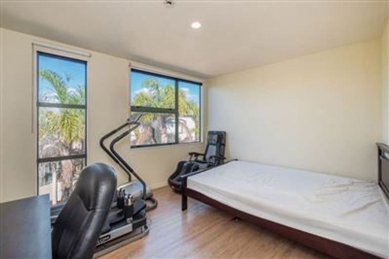 Photo of property in 5/1 Hillcrest Avenue, Hillcrest, Auckland, 0627