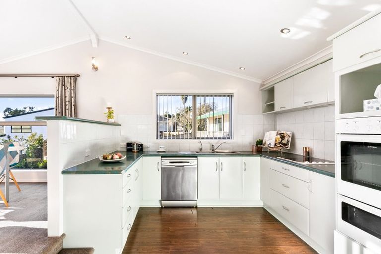 Photo of property in 131 Waimumu Road, Massey, Auckland, 0614