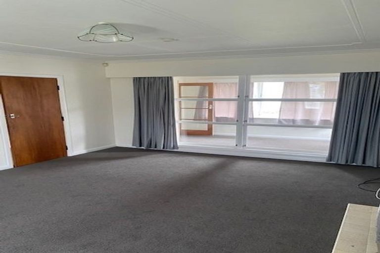 Photo of property in 5 Oxford Street, Tawa, Wellington, 5028