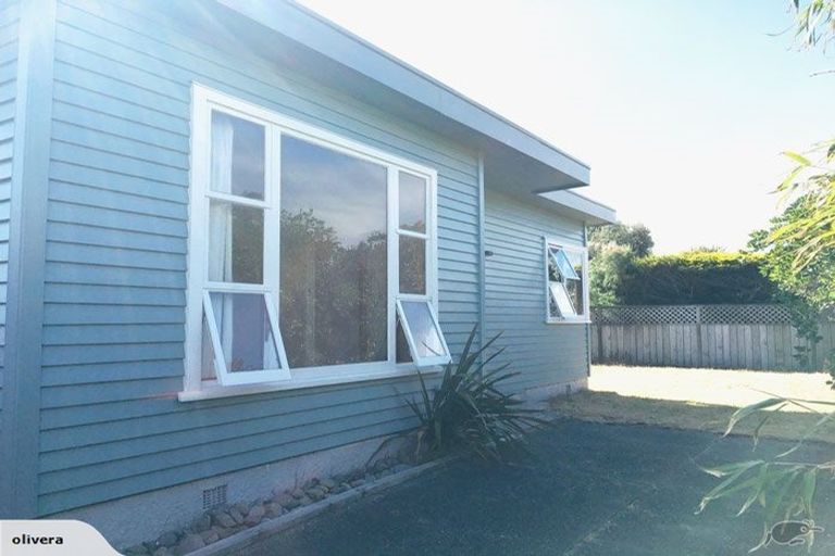 Photo of property in 122b Apu Crescent, Lyall Bay, Wellington, 6022