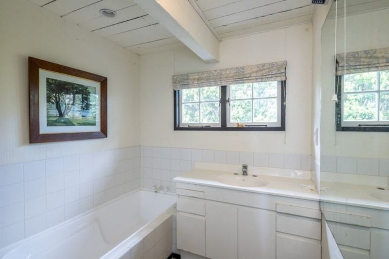 Photo of property in 1 Kohutuhutu Road, Raumati Beach, Paraparaumu, 5032