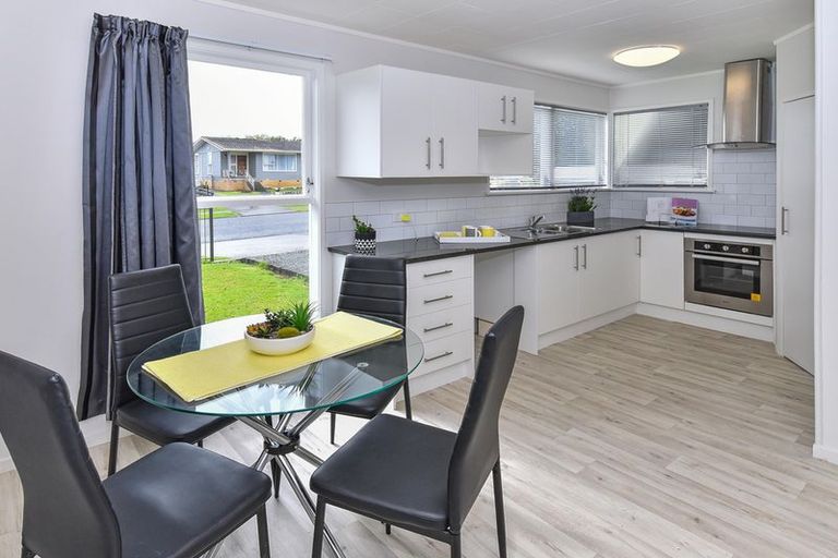 Photo of property in 3 Carbery Place, Manurewa, Auckland, 2102