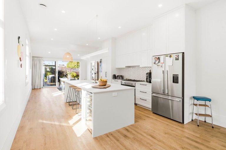 Photo of property in 55 Hargest Crescent, Saint Kilda, Dunedin, 9012