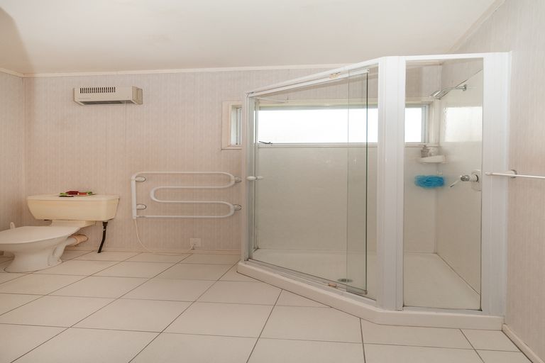 Photo of property in 2/16 Castleton Drive, Howick, Auckland, 2014