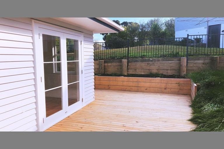 Photo of property in 25b Arrow Road, Forrest Hill, Auckland, 0620