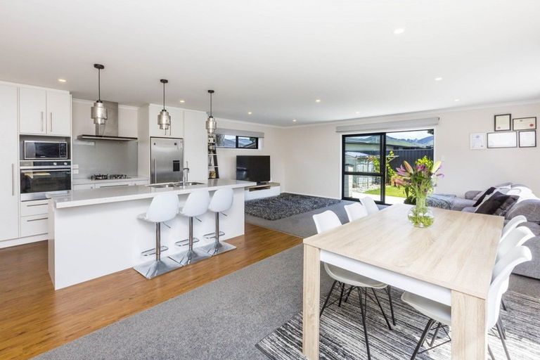 Photo of property in 12 Pattullo Crescent, Wallaceville, Upper Hutt, 5018