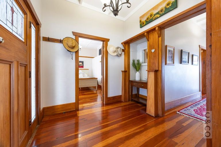 Photo of property in 10 Kaipara View Road, Helensville, 0875