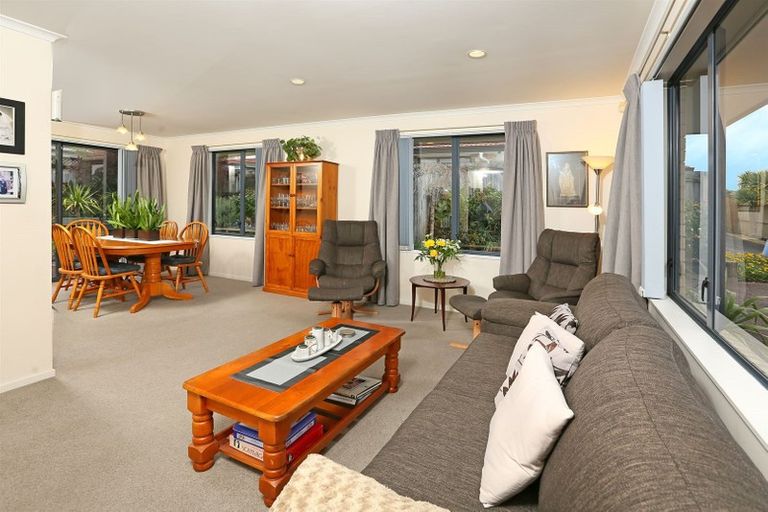 Photo of property in 30 Basra Drive, Henderson, Auckland, 0612