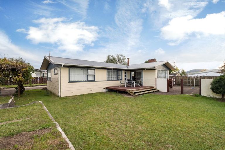 Photo of property in 8 Thackeray Place, Owhata, Rotorua, 3010