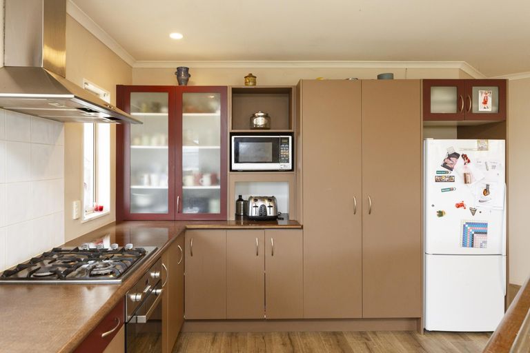 Photo of property in 9 Ron Place, Fitzherbert, Palmerston North, 4410