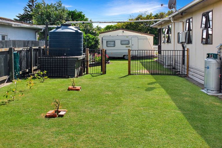 Photo of property in 22 Shortt Street, Foxton Beach, Foxton, 4815