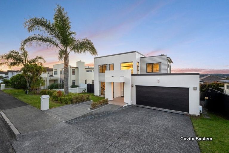 Photo of property in 16 Oak View Terrace, Schnapper Rock, Auckland, 0632