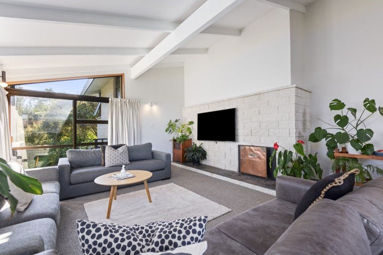 Photo of property in 61 Turitea Road, Fitzherbert, Palmerston North, 4472