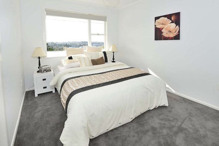 Photo of property in 2/599 Glenfield Road, Totara Vale, Auckland, 0629