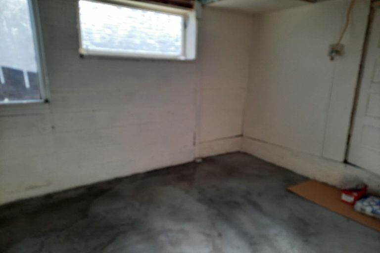 Photo of property in 321 Glenfield Road, Glenfield, Auckland, 0629