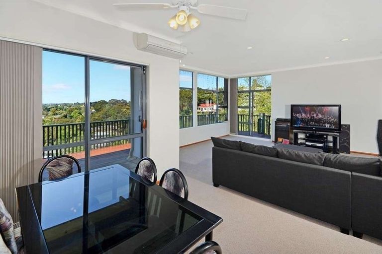 Photo of property in 51 Sunset Road, Totara Vale, Auckland, 0632