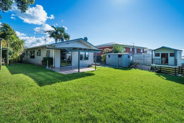 Photo of property in 21 Hepburn Road, Glendene, Auckland, 0602