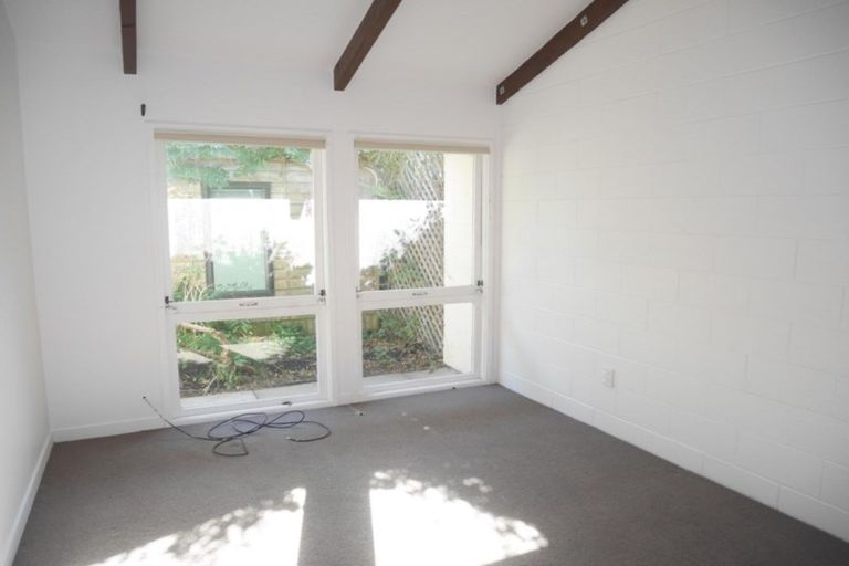 Photo of property in 32 Raekura Place, Redcliffs, Christchurch, 8081