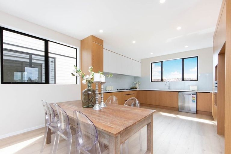 Photo of property in 283a Bucklands Beach Road, Bucklands Beach, Auckland, 2012