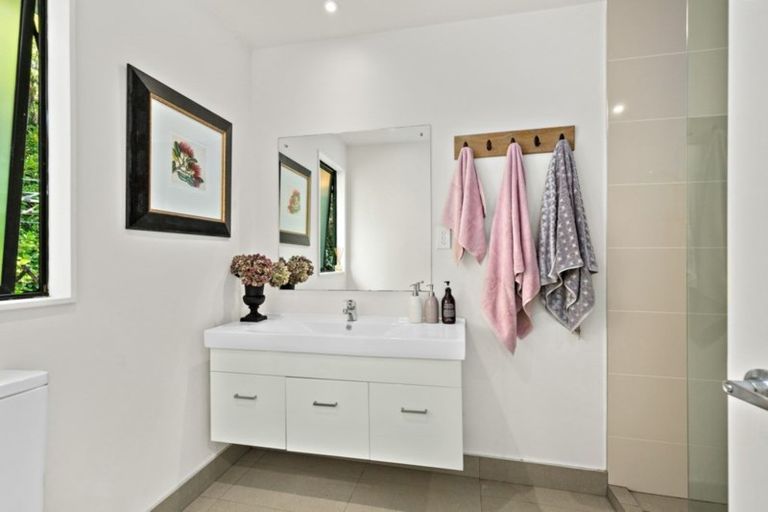 Photo of property in 12 Riverside Drive, Point Wells, 0986